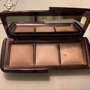 Hourglass ambient light pallet